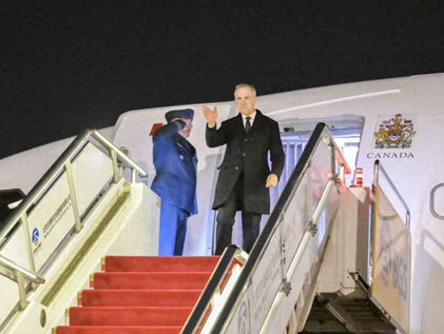 卡尼访华后，欧盟就叛变了？德军空降格陵兰，要与美国一决高下？