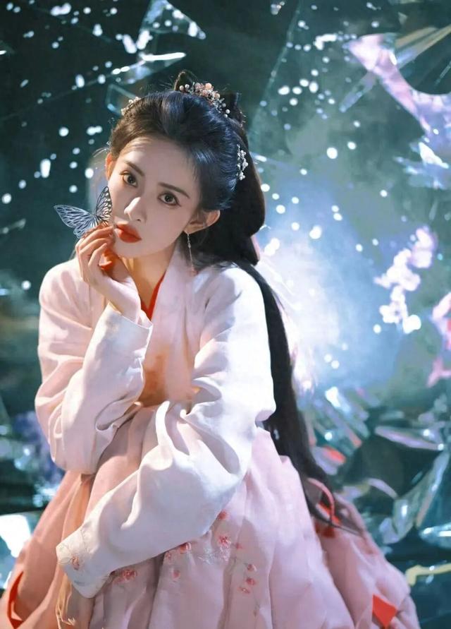 孟子义李昀锐秒辟谣恋情！成年人的清醒：事业先于暧昧？