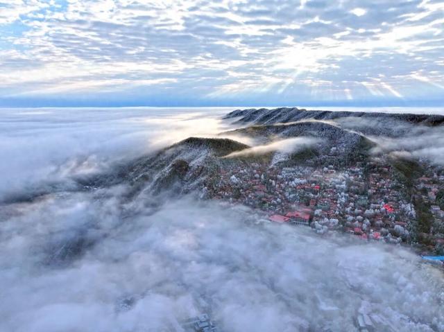 庐山喜迎马年首场雾凇奇观