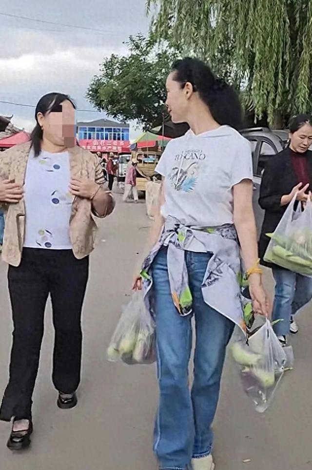 于文华低调生活：住北京郊区别墅，赶集买菜，回应大衣哥引人深思