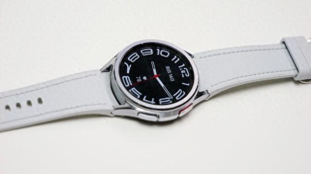 ����Galaxy Watch6 Classic���֣���Ӳ���������ʱ�е�Ʒ