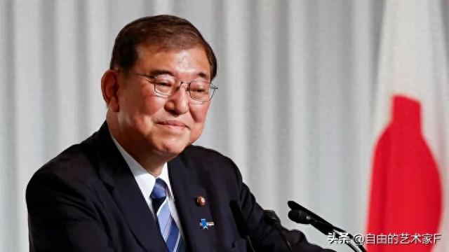 解气了，石破茂下台第一天，中国出手收拾了这个“归化日议员”