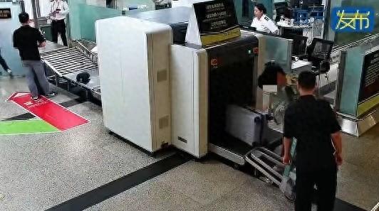 厦门机场一旅客当场被查！竟带了上万个……