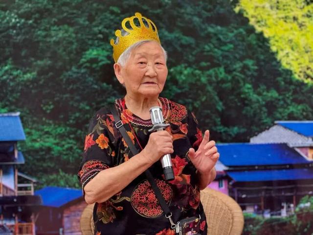四川游客在桐梓过101岁生日！大家都来沾“喜气”～