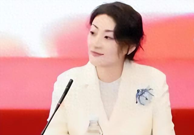 娃哈哈彻底改名，一切都结束了！900亿品牌说丢就丢，她太多无奈