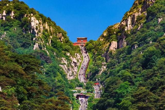 泰山那么矮！为啥是五岳之首？去爬泰山到底看什么？