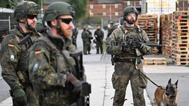 自相残杀？德国军队和警察闹乌龙，街头互相开火，一名士兵受伤