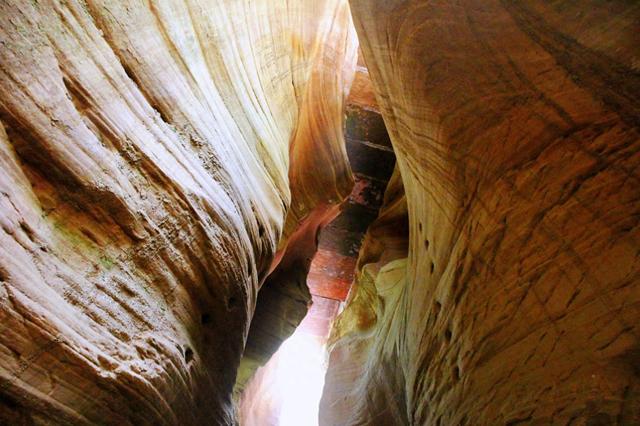 甘泉大峡谷，龙巴沟和桦树沟（桦树沟类溶洞）