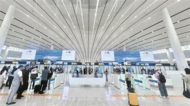 向“新”而行 振翅启航 ——西宁曹家堡国际机场T3航站楼投运首日见闻
