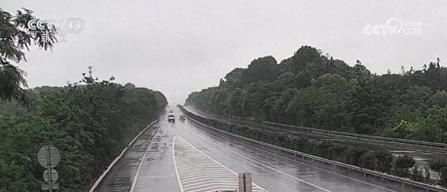 雨天行车的时候需要注意什么（雨天驾车需谨慎雨天行车有哪些需要注意）