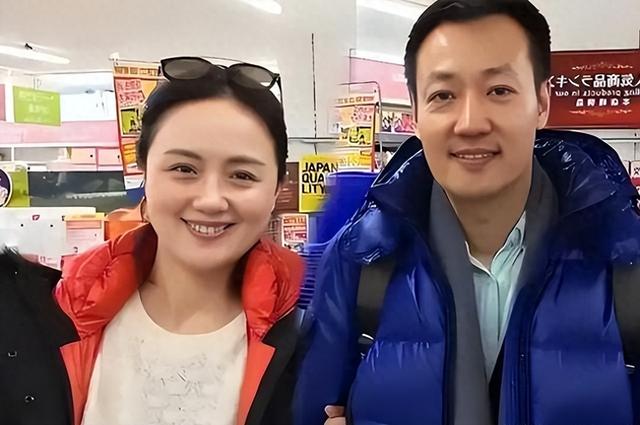 离世仅过去8个月	，52岁辛柏青高调传出喜讯，朱媛媛终于能安心了