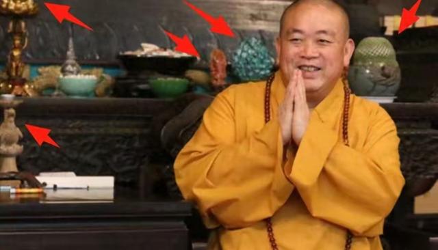 女徒弟众多，老僧见面下跪，释永信在少林寺的生活，到底有多爽？