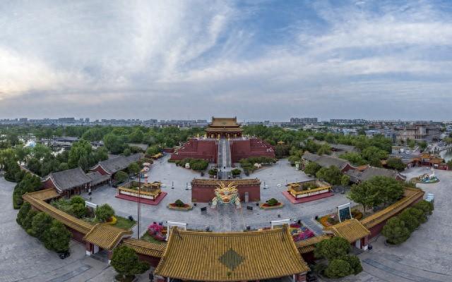 开封景区NPC“活”了！游客追着合影忙不停