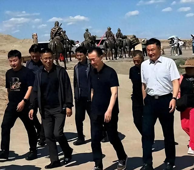 钱再多有什么用？71岁王健林瘦成皮包骨，王思聪本性难改沉迷女色
