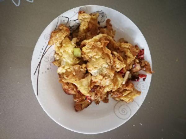葱炒鸡蛋怎么做（隔着屏幕都喊香）