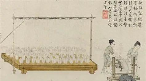 江西出土一女尸，褪下她的衣服时，发现下体绑着3条素罗带子