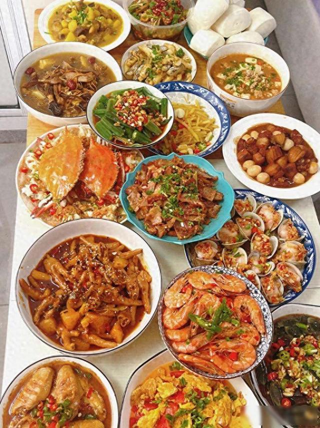 五个女儿晒中秋家晚宴，同样婆婆做饭，网友:没有对比就没差距呀