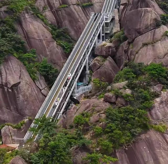 江西灵山景区投资1.27亿安装室外扶梯，让游客“无痛爬山”，景区：在试运营可免费体验，收费标准待公布