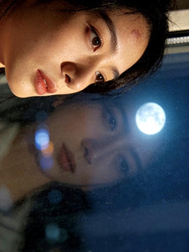 巨蟹年底感情启示：你不是期待桃花，而是渴望一场真正的“见光”