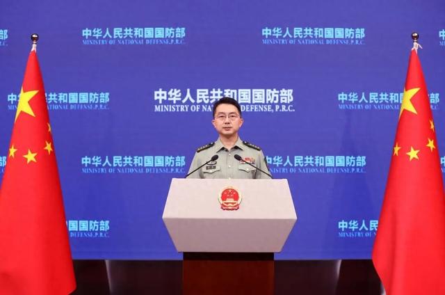 中国海警船追逐菲律宾巡逻船时与中国海军军舰冲撞，国防部发声