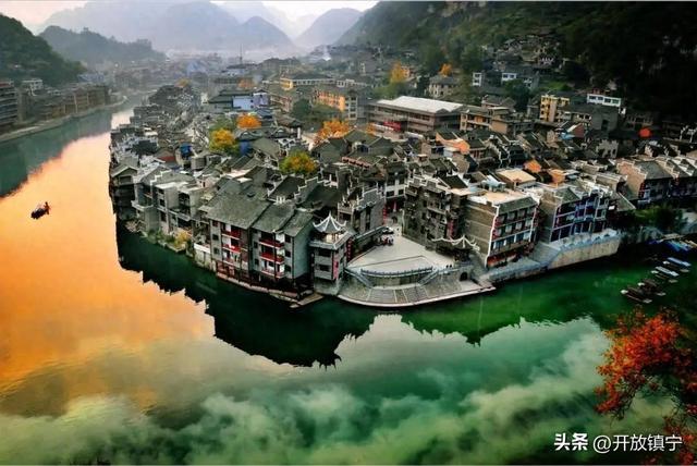 爽居在贵州丨一树金黄染古韵 满城诗意醉镇远