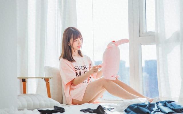 女朋友上班累体贴的话（女生说上班好困我该怎么回复暖语实用招更贴心）
