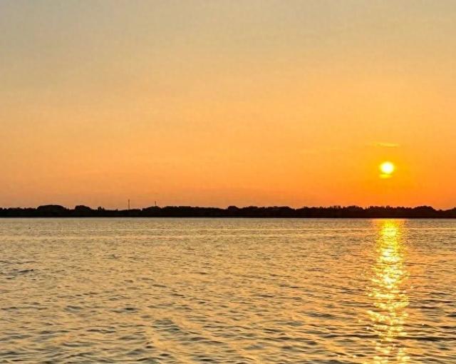 沅江夏夜：舞影流金+灶火沸腾+湖风坠梦，万千心魂在此沉沦！