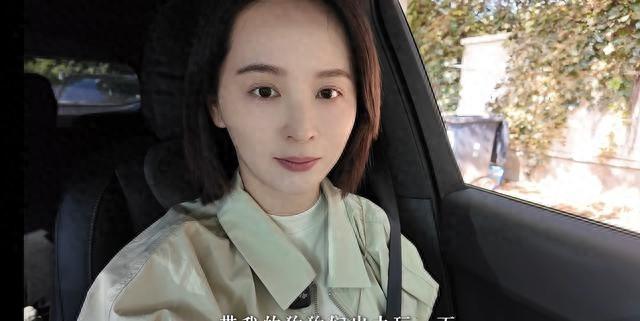 女星邓莎离家2个月花园荒废，独带3条狗游玩！与富商老公感情危机
