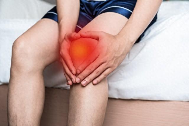 千万别忍膝盖疼！88岁大妈坚持20年的秘诀，3招让膝盖灵活如初！