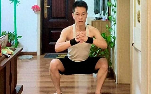 男人过了40岁，更应该练深蹲！坚持1个月，5个改变，试试就知道