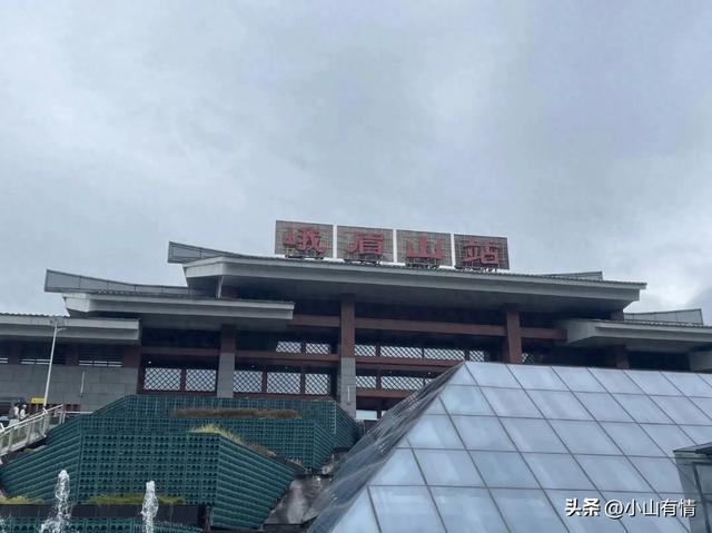 国庆节爬峨眉山:旧地重游,物是人非(上)