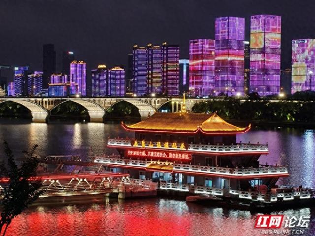 湘江之夜：高楼作幕，晚风捎来烟火与温柔