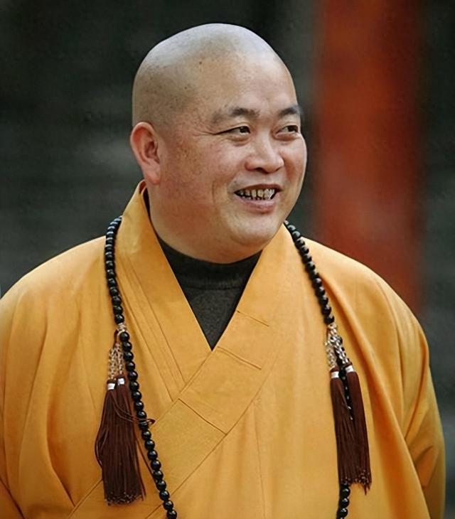 越扒越黑！释永信落网后，全家老底被扒，原来香火钱只是冰山一角