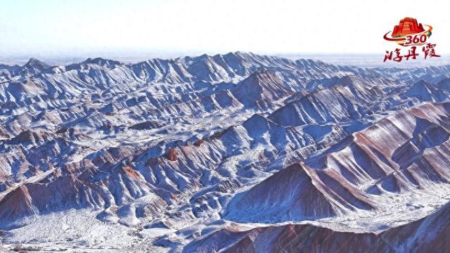 冬日初雪邂逅七彩丹霞 大地绘就梦幻水墨长卷#祁连山下是我家##厚道甘肃#