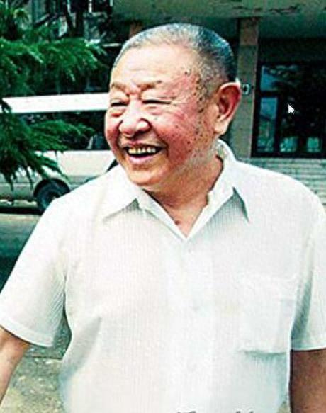 他穿裤衩鲜血直流冲进中南海，却指挥了6位副总理调动14万解放军