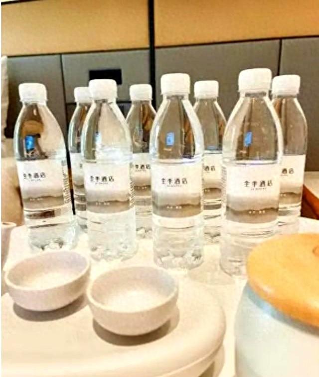 五星级酒店倒闭潮来了，全季酒店用一瓶水，给同行狠狠上了一课