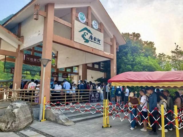 青川：“清凉资源”助燃“夏日经济”
