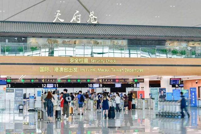 俄籍游客入境成都增78%！业内预测：试行免签后，成都接待量或翻倍