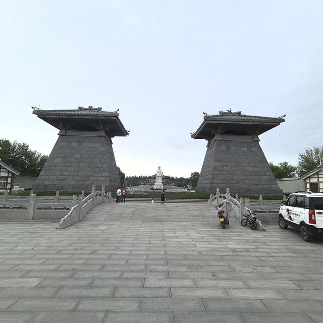 西平县蚕神嫘祖雕像与河洛古国牙雕家蚕，共证河南是养蚕漅丝源头