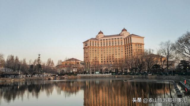 泰安：城东一个公园，冬季半池澄澈景美人少，距泰山红门仅2公里