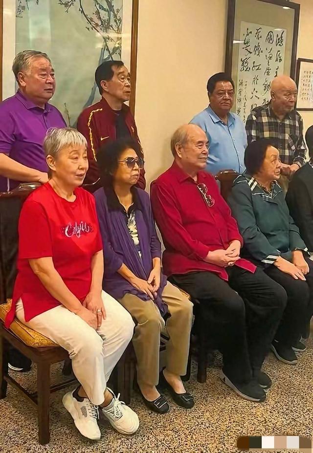 相声界泰斗北京聚会，李国盛坐C位，李金斗 赵炎 石富宽站二排