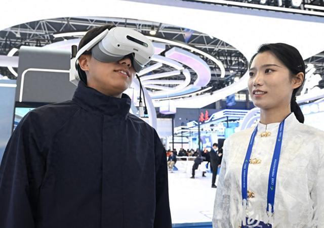 聚焦2025中国国际数字经济博览会丨科技赋能，从“看景”到“入景”