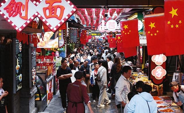 “双节”同庆文旅热 人气消费“双丰收” 国庆中秋假期全市文旅市场持续火爆