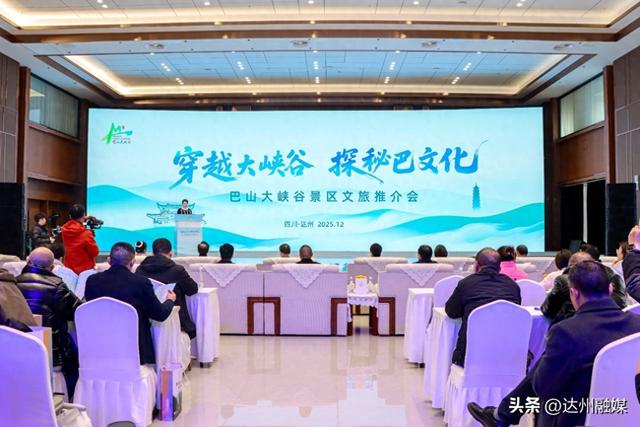 探秘之旅主题线路“打卡”巴文化 冰山雪海激情燃烧罗盘顶