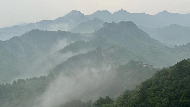 河北滦平：烟雨长城 云雾缭绕