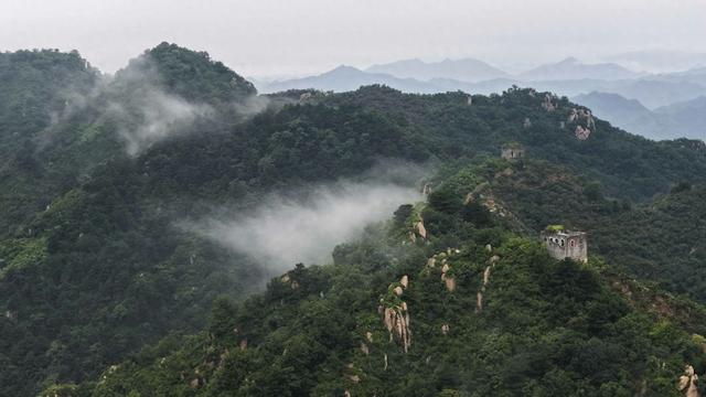 河北遵化：烟雨长城