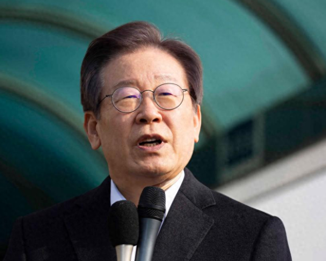 韩国爆发反华集会，李在明却不吭一声，中方直接一句话让韩方失算