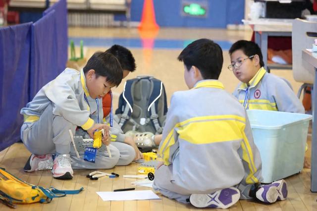 北京经开区举办学生机器人智能大赛，附现场图——