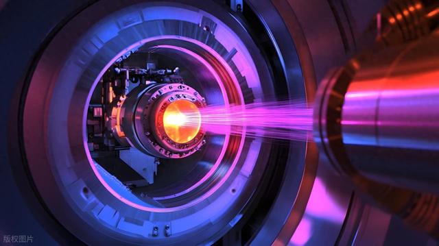 美国科学家利用速度提高 1000 倍的电子束突破缩小巨型激光器
