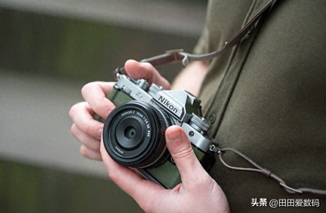 黑机太单调？ Nikon Zf 银色版终于登场！